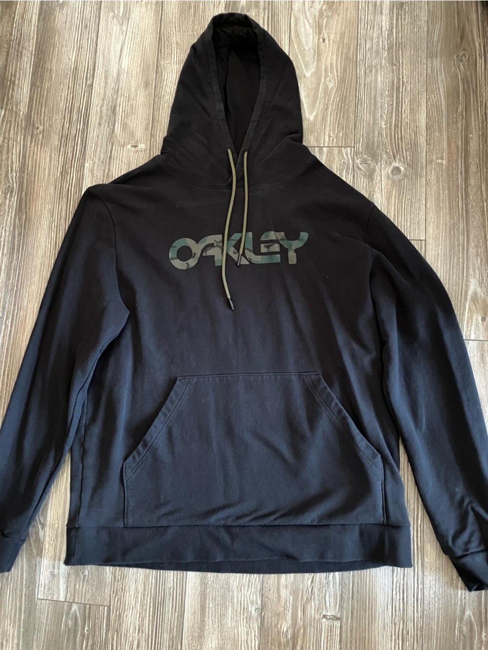 🌸 Oakley Black Mens Hoodie with Camouflage Logo